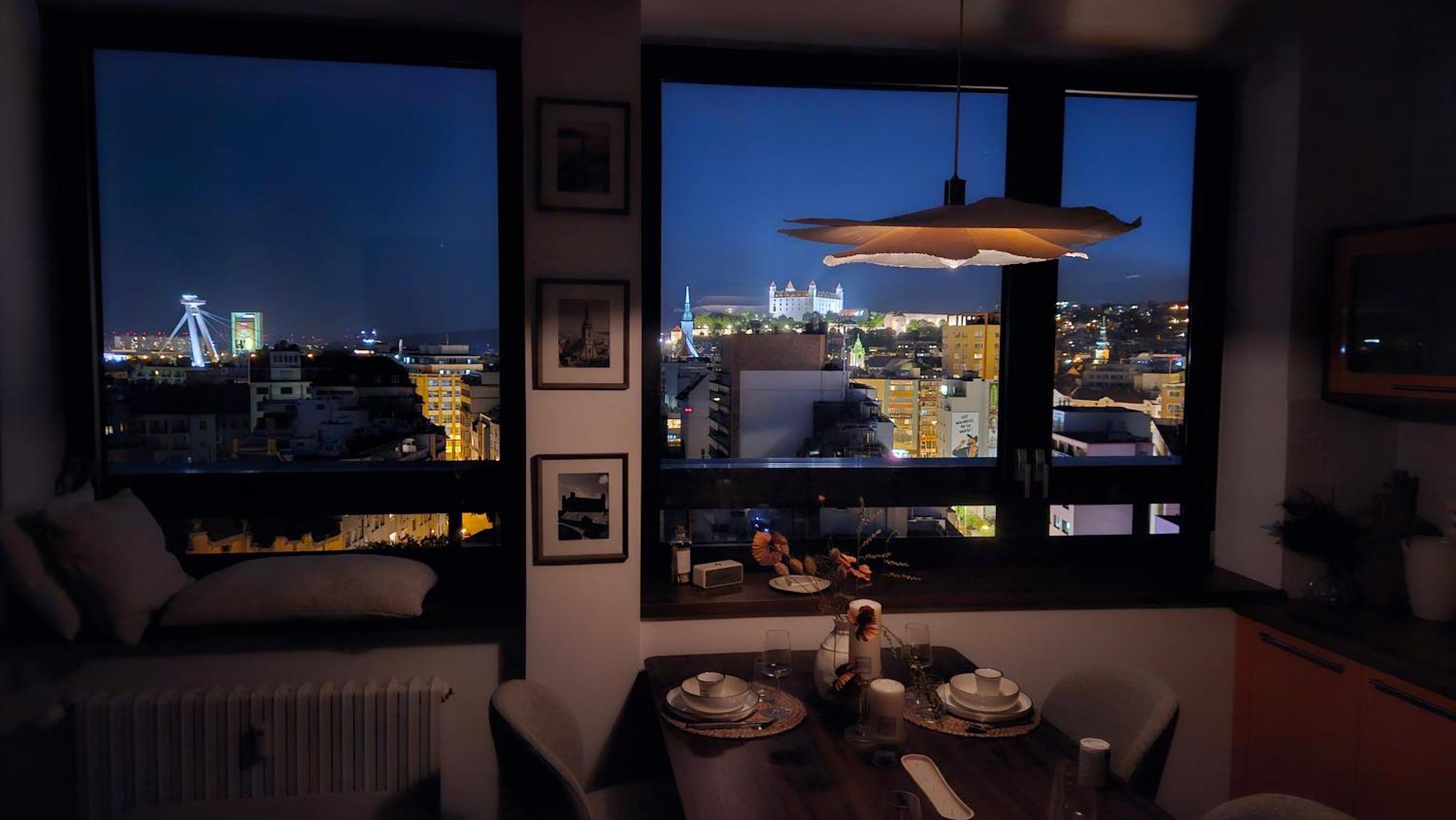 Panorama View Design Apt In Old Town - Free Parking Bratislava Exterior photo
